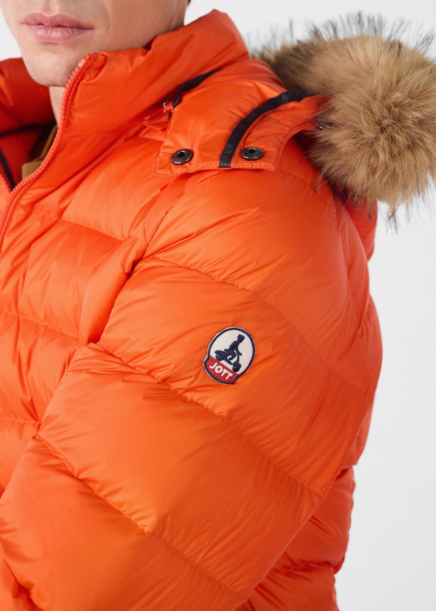 Doudoune courte à capuche Rouge feu Prestige