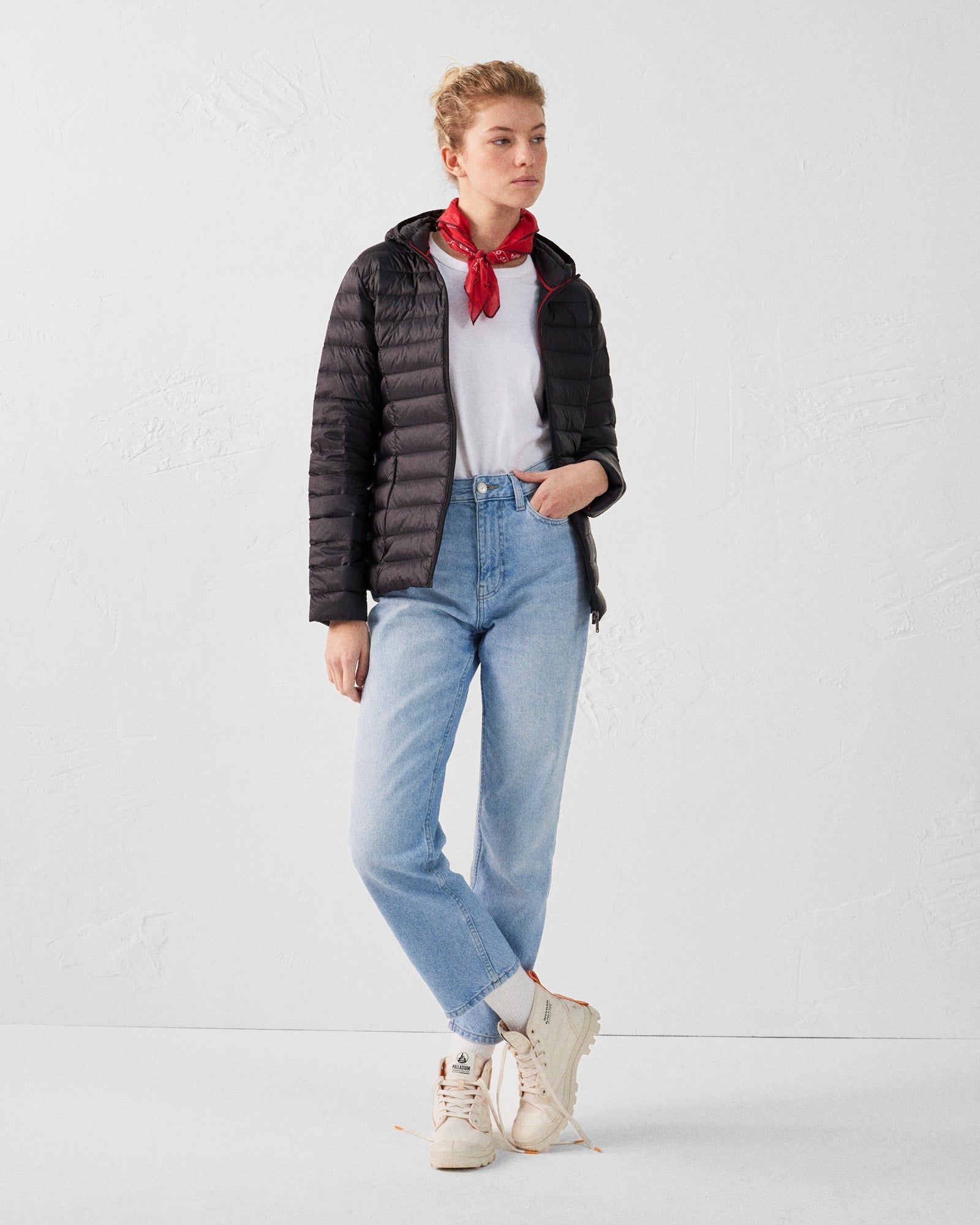 Doudoune légère à capuche Noir Cloe